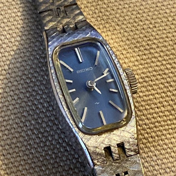 Vintage Seiko Watch Women Silver Tone Rectangle Case Blue Dial Manual Wind 6.25" - Picture 5 of 10